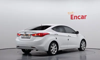 Hyundai Avante 2012, 124410 км, за 3544.7 USD