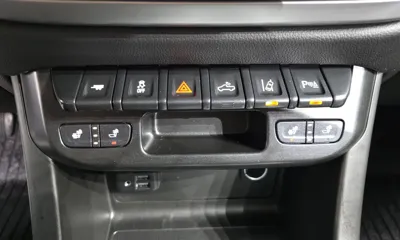 ChevroletGMDaewoo Colorado 2021, 39577 км, за 16519.05 USD - фото 15