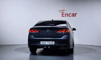 Hyundai Sonata 2018, 115059 км, за 8255.86 USD