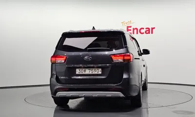 Kia Canival 2015, 118351 км, за 5844.11 USD