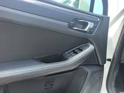 Porsche Macan 2015, 116500 км, за 15492.47 USD