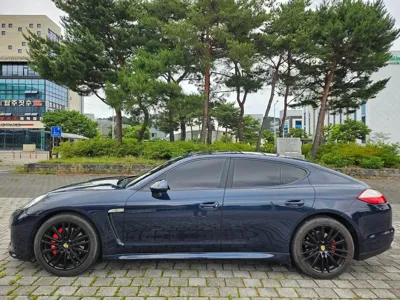 Porsche Panamera 2011, 122474 км, за 7995.84 USD