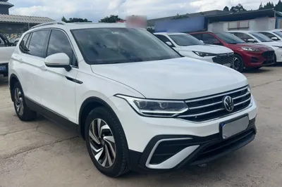 Volkswagen Tiguan L 2022, 72900 км, за 16754 USD