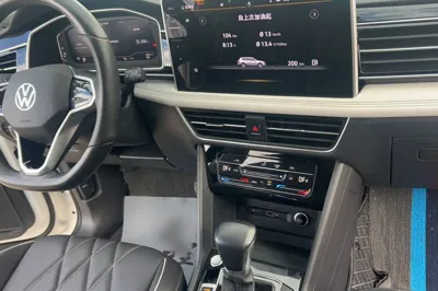 Volkswagen Tiguan L 2022, 72900 км, за 16754 USD - фото 9