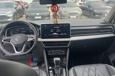Volkswagen Tiguan L 2022, 72900 км, за 16754 USD - фото 14