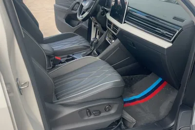 Volkswagen Tiguan L 2022, 72900 км, за 16754 USD - фото 19