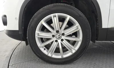 Volkswagen Tiguan 2015, 111214 км, за 5513.98 USD