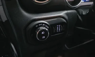 Jeep Wrangler 2021, 84512 км, за 24204.16 USD - фото 17