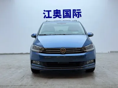 Volkswagen Touran 2023, 35000 км, за 15294.16 USD