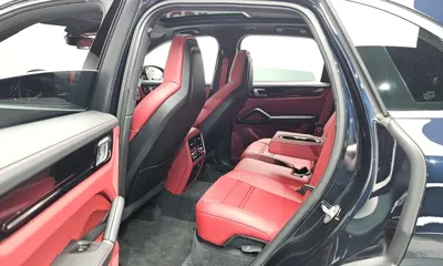 Porsche Cayenne 2023, 24219 км, за 63673.36 USD - фото 12