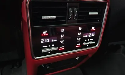 Porsche Cayenne 2023, 24219 км, за 63673.36 USD - фото 28