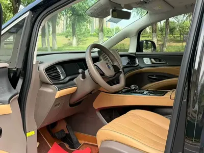 Denza Denza D9 2023, 46000 км, за 29399.08 USD