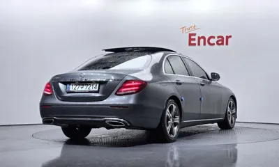 Mercedes-Benz E-Class 2017, 128014 км, за 12751.9 USD