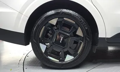 Kia Canival 2025, 18666 км, за 24832.6 USD