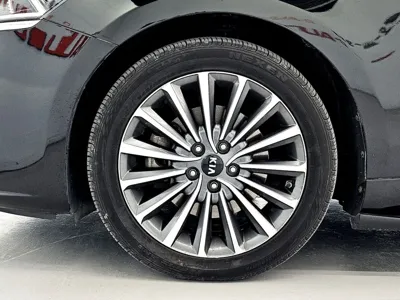 Kia K7 2016, 61000 км, за 7862.57 USD