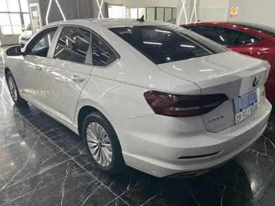 Volkswagen Lavida 2021, 80000 км, за 7914.13 USD