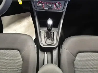 Volkswagen Jetta 2019, 51000 км, за 5856.27 USD - фото 16