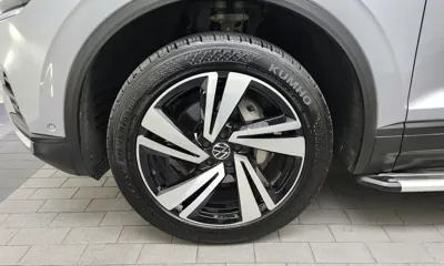 Volkswagen Touareg 2021, 60389 км, за 25980.01 USD