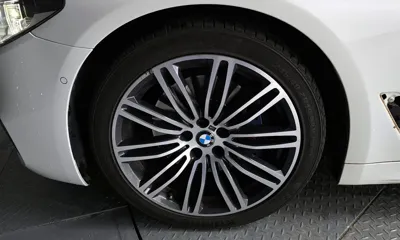 BMW 5-Series 2019, 59910 км, за 21136.44 USD