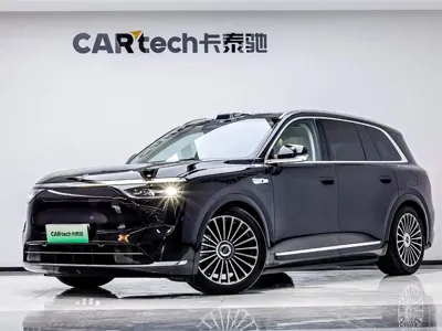 AITO 问界 AITO M8 · 2025 год
