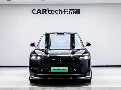 AITO 问界 AITO M8 2025, 18600 км, за 52528.1 USD