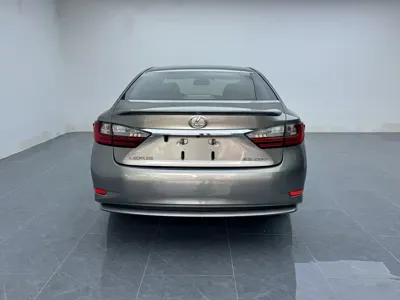Lexus ES 2017, 100000 км, за 14537.68 USD