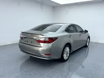 Lexus ES 2017, 100000 км, за 14537.68 USD