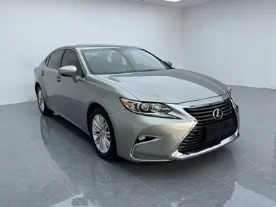 Lexus ES 2017, 100000 км, за 14537.68 USD