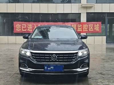 Volkswagen Passat 2019, 111000 км, за 12070.34 USD