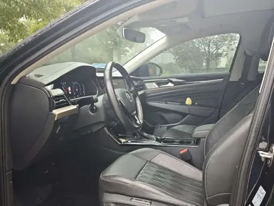 Volkswagen Passat 2019, 111000 км, за 12070.34 USD