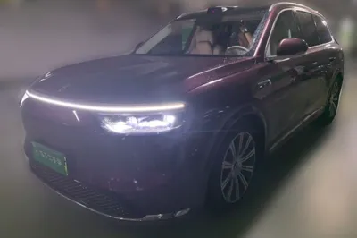 Hima AITO M8 · 2025 год