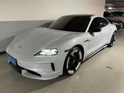 Porsche Taycan 2026, 5100 км, за 74701.33 USD