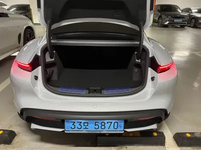 Porsche Taycan 2026, 5100 км, за 74701.33 USD - фото 9
