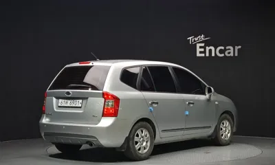 Kia Carens 2013, 174315 км, за 2313.59 USD