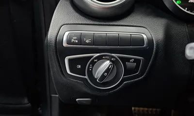 Mercedes-Benz C-Class 2018, 38155 км, за 13868.51 USD - фото 17