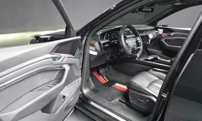 Audi e-tron 2022, 77055 км, за 32309.21 USD - фото 10