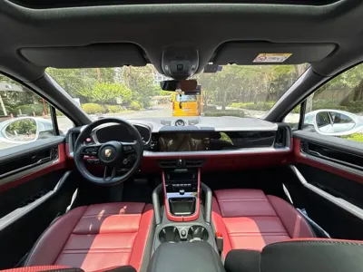 Porsche Cayenne 2024, 14100 км, за 91205.26 USD - фото 6