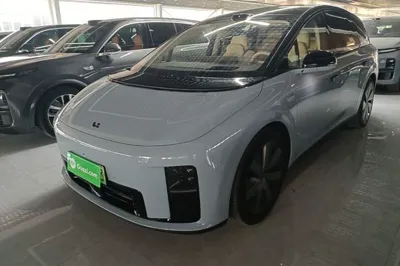 Li Auto Li Auto i8 · 2025 год