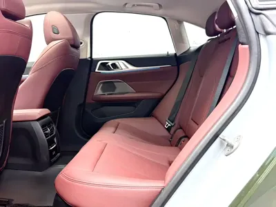 BMW i4 2023, 13000 км, за 21718.24 USD - фото 6
