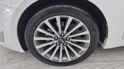 Kia K7 2015, 195915 км, за 4225.44 USD
