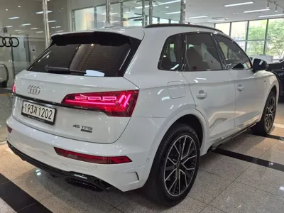 Audi Q5 2024, 23526 км, за 29967.44 USD