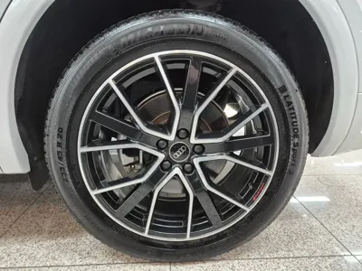 Audi Q5 2024, 23526 км, за 29967.44 USD