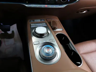 Genesis GV70 2021, 61678 км, за 23069.82 USD - фото 9