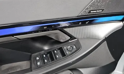 BMW 5-Series 2024, 30535 км, за 49444.77 USD - фото 37