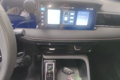 Roewe i5 2023, 22000 км, за 7622 USD - фото 12