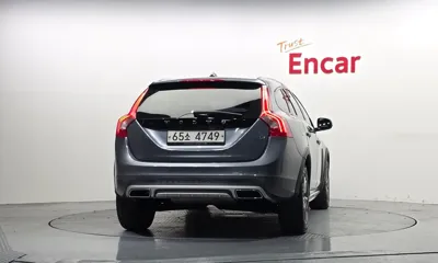 Volvo V60 2018, 170833 км, за 5789.75 USD