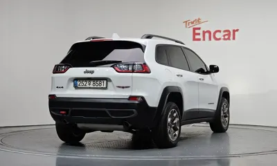 Jeep Cherokee 2020, 74949 км, за 12859.39 USD