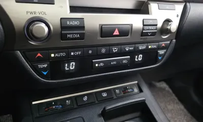Lexus ES 2013, 246850 км, за 7150.75 USD - фото 16