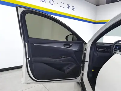 BYD 海豹06 2024, 11000 км, за 10784.4 USD - фото 7