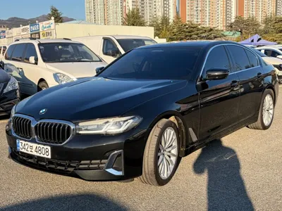 BMW 5-Series 2023, 35700 км, за 25761.48 USD